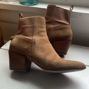 Matisse Tan Suede boots high heel booties brown pointed toe Women’s size 8.5